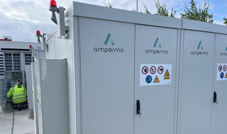 Preisfall bei Batteriespeichern macht dezentrale Energielösungen immer attraktiver