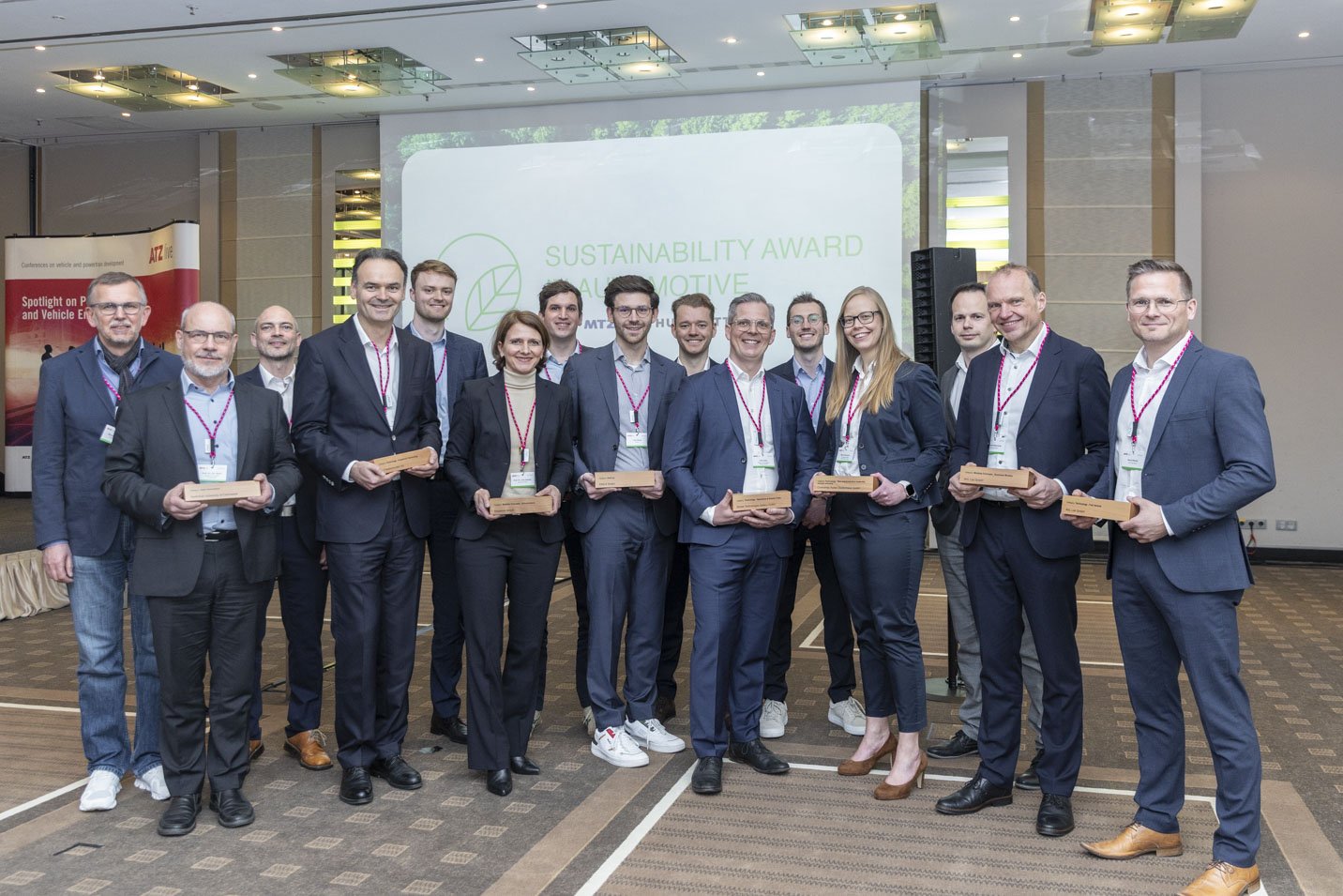 Die Preisträgerinnen und Preisträger mit der Jury Copyright: Zöhre Kurc / ATZlive